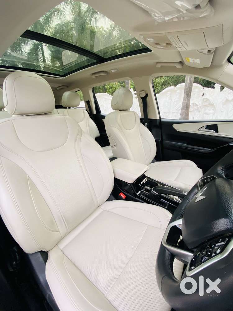 Mahindra Xuv700 2.2 Ax 7 Diesel At Str Awd, 2022, Diesel