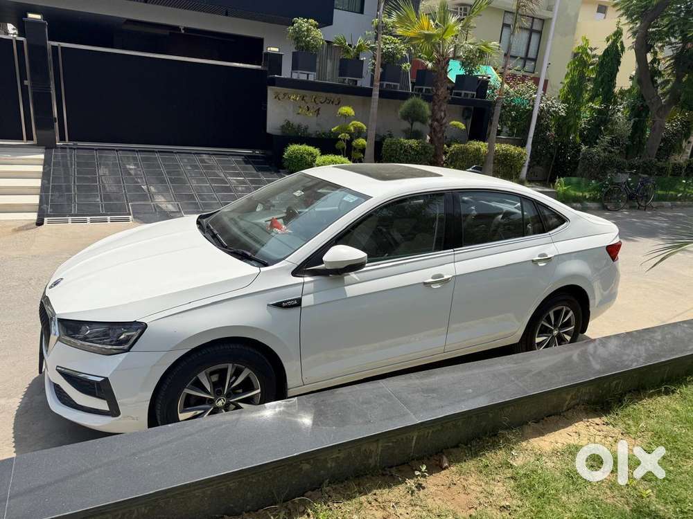 Skoda Slavia Ambition 1.0l Tsi At, 2022, Petrol