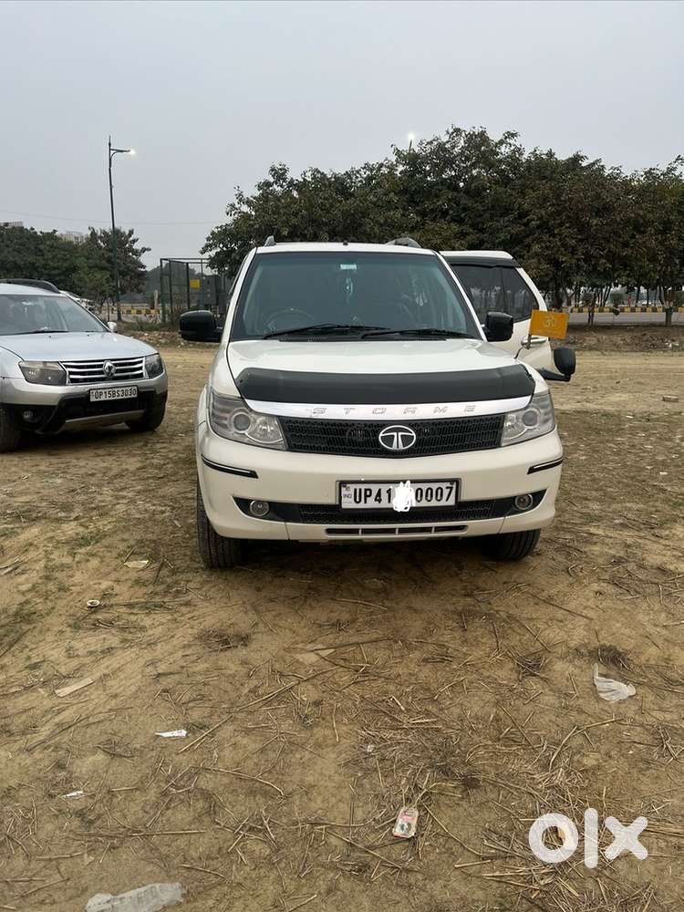 Tata Safari Storme 2015