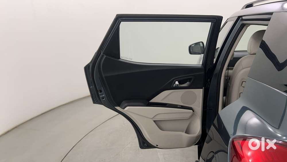 Mahindra Xuv300 1.2 W8 (o) Amt Petrol, 2022, Petrol