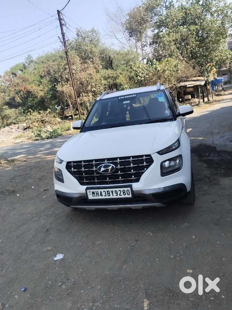 Hyundai Venue 2022 Petrol 30500 Km Driven