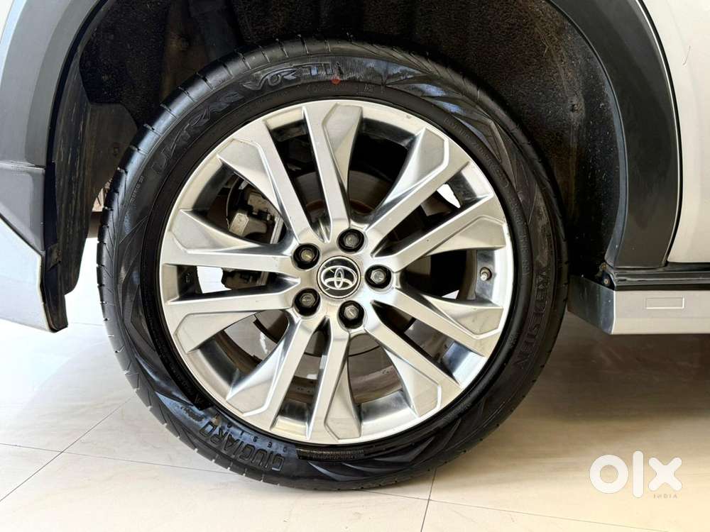 Toyota Innova Hycross 2.0 Zx Hybrid 7 Str, 2023, Petrol