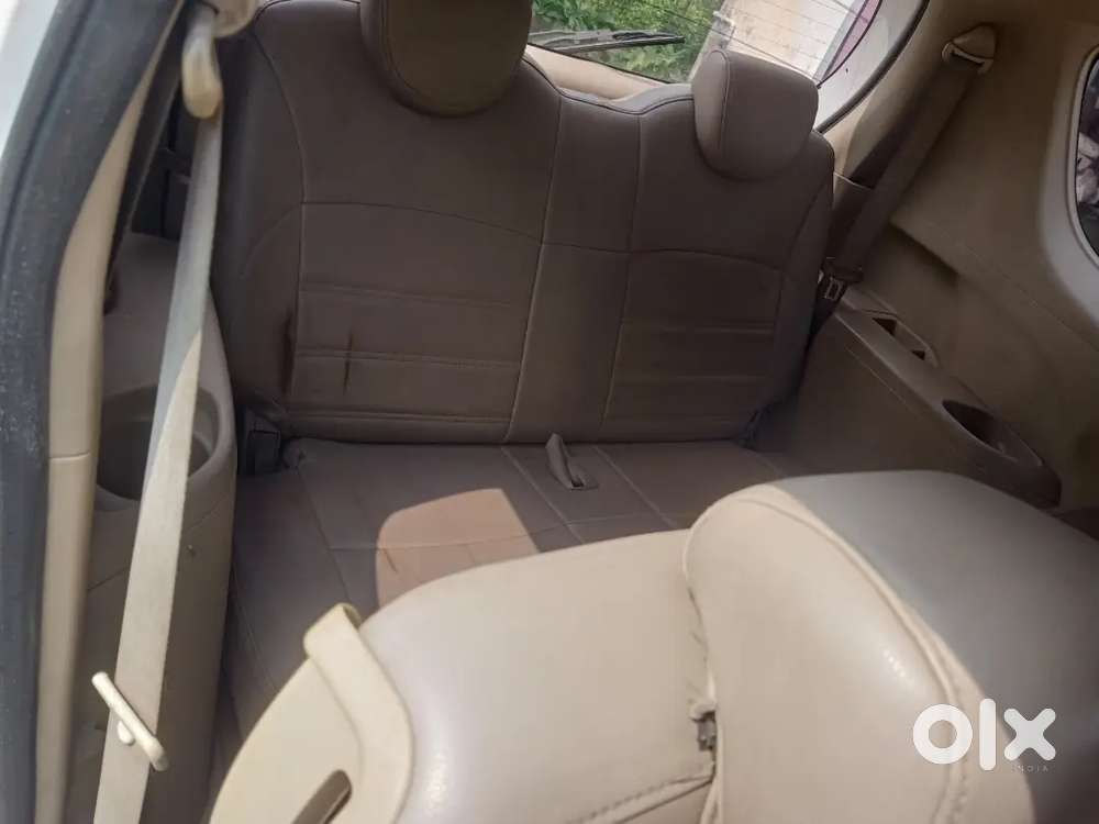 Maruti Suzuki Ertiga Zxi 2012 Top Model