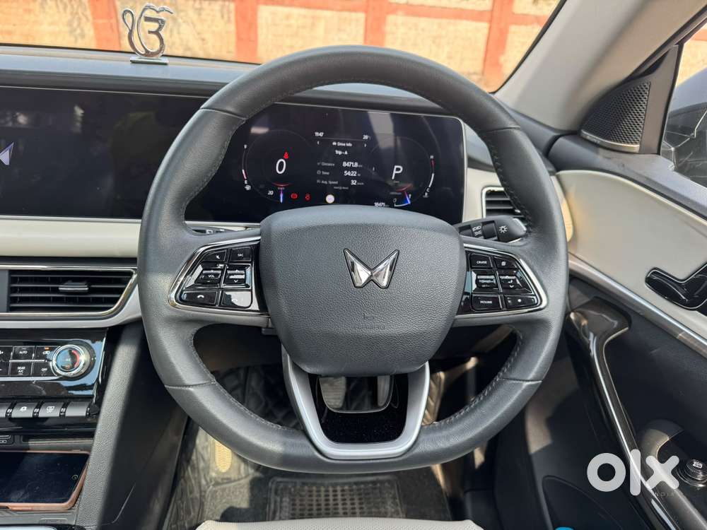 Mahindra Xuv700 2.0 Ax 7 Petrol At Luxury Pack Str, 2025, Petrol