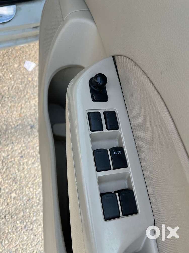 Maruti Suzuki Swift Dzire 1.2 Vxi Bsiv, 2017, Petrol