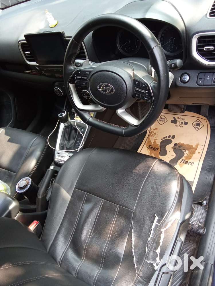 2022 Hyundai Venue Petrol, Km Driven 77000