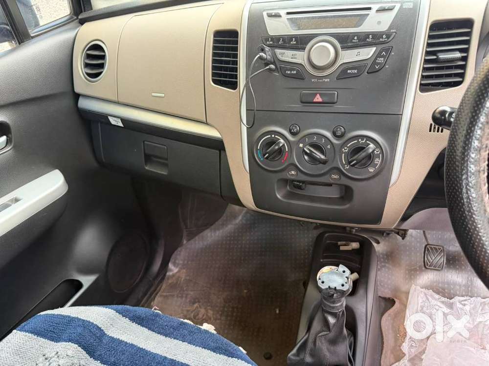 Wagon R  Vxi 2013model White Car