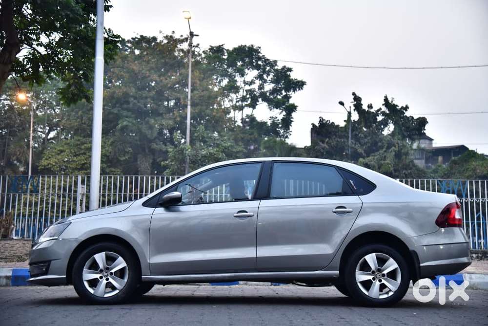 Skoda Rapid [ ] 1.6 Style Plus Mpi At, 2017, Petrol