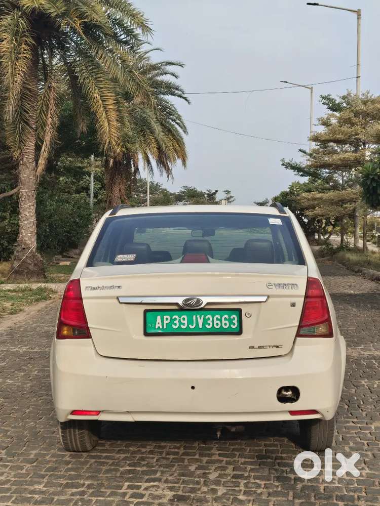 Mahindra E Verito 2022 Car