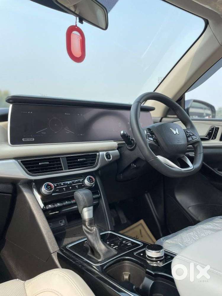 Mahindra Xuv700 2.0 Ax 7 Petrol At Luxury Pack Str, 2024, Petrol