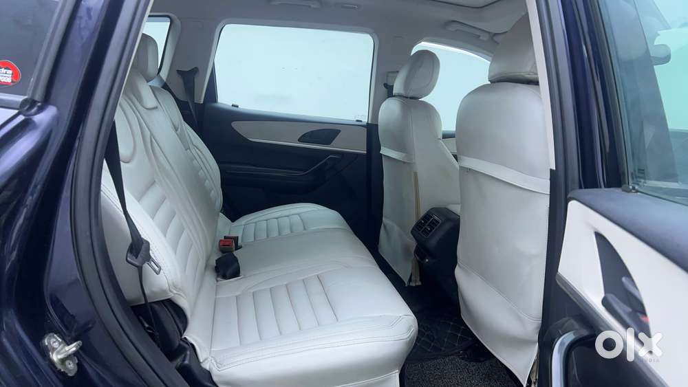 Mahindra Xuv700 2.0 Ax 5 Petrol Mt Str, 2022, Petrol