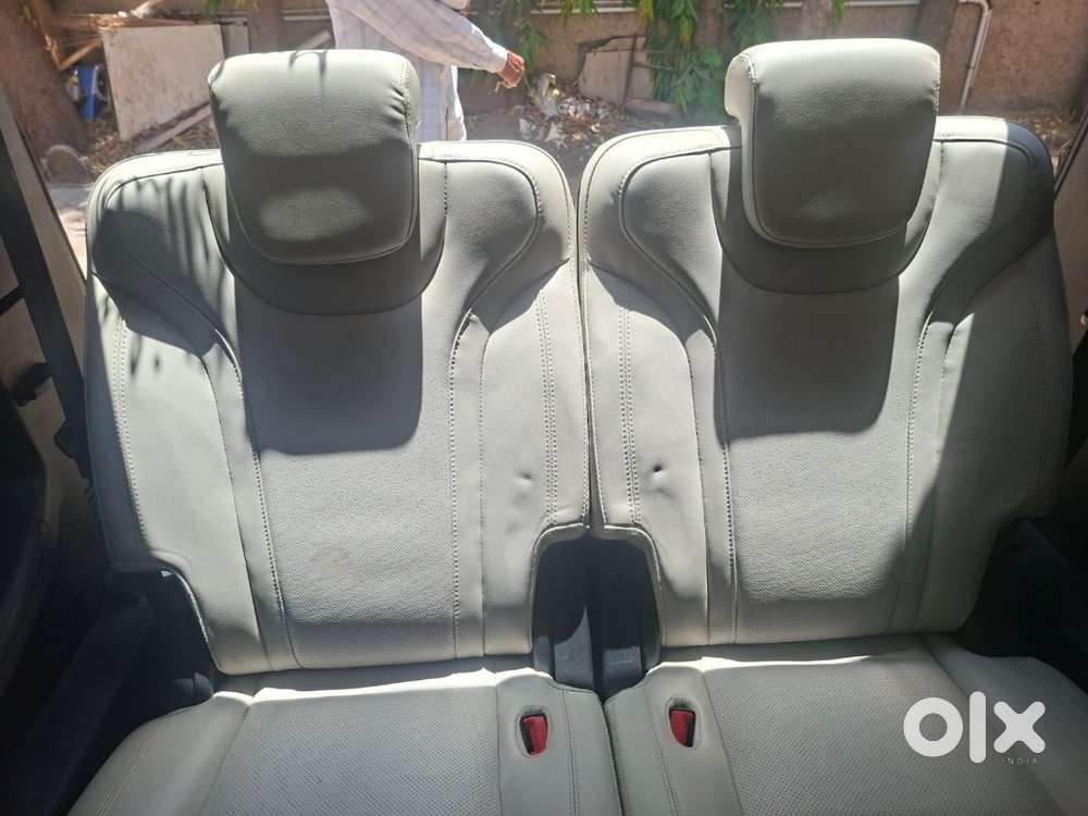 Mahindra Xuv700 Ax7 L Petrol At 7-seater  Top Variant  Excellent Con