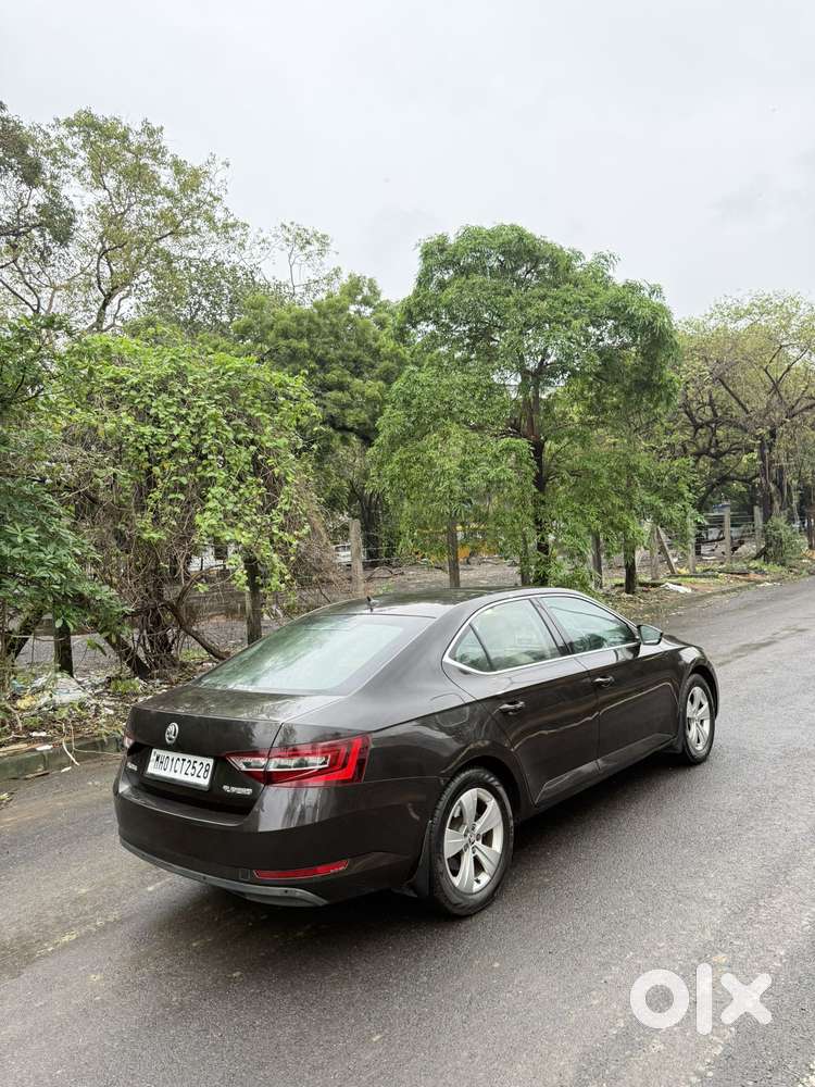 Skoda Superb Style 1.8 Tsi At, 2017, Petrol