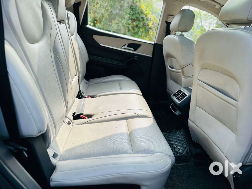 Mahindra Xuv700 2.0 Ax 7 Petrol Mt Str, 2022, Petrol