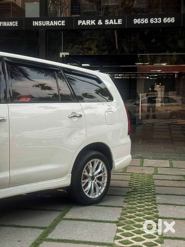 Toyota Innova 2.5 G (diesel) 8 Seater, 2015, Diesel