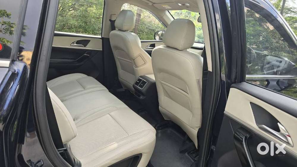 Mahindra Xuv700 2.0 Ax 7 Petrol Mt Str, 2024, Petrol