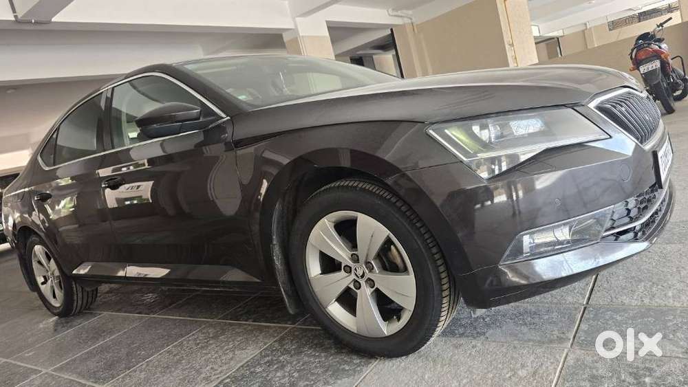 Skoda Superb Style 1.8 Tsi At, 2017, Petrol