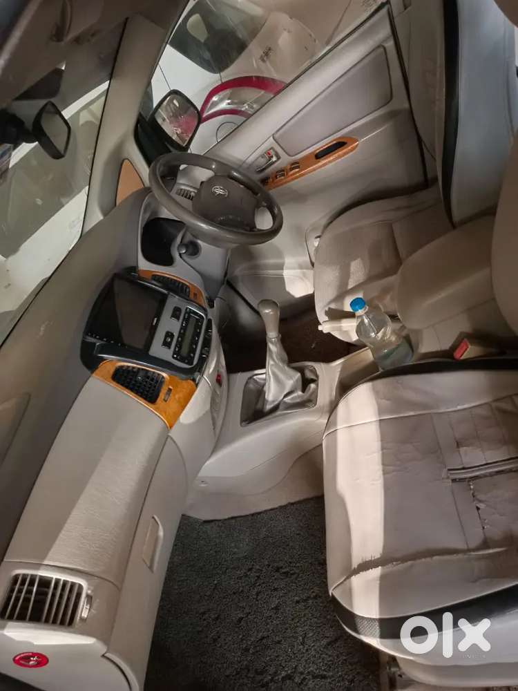 Toyota Innova Vx 7 Petrol 2010