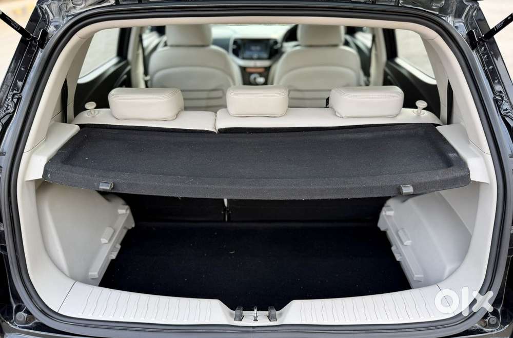 Mahindra Xuv300 W8 Option Diesel, 2024, Diesel