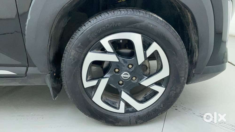 Nissan Magnite 1.0 Xv Premium, 2021, Petrol