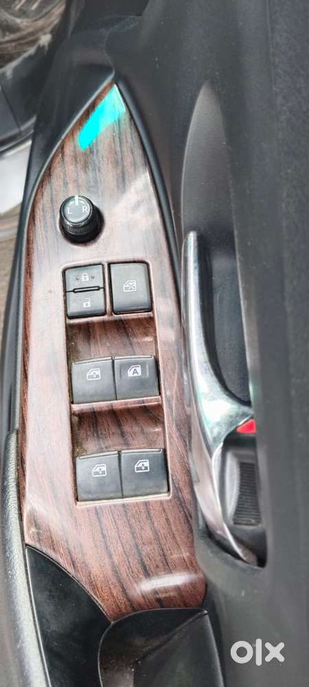 Toyota Innova Crysta 2.4 G Mt 8s, 2017, Diesel