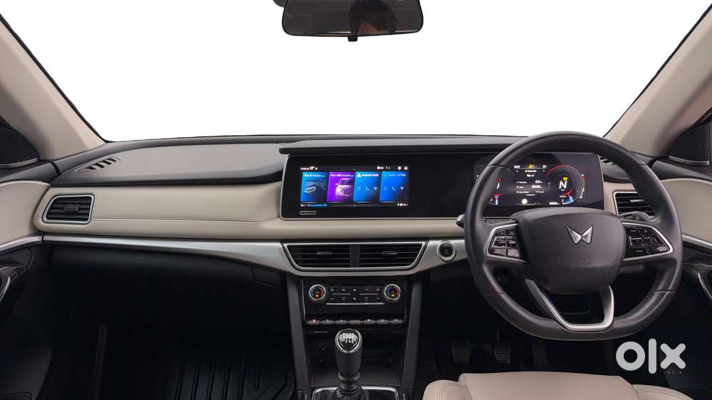 Mahindra Xuv700 2.0 Ax 5 Petrol Mt 7 Str, 2023, Diesel