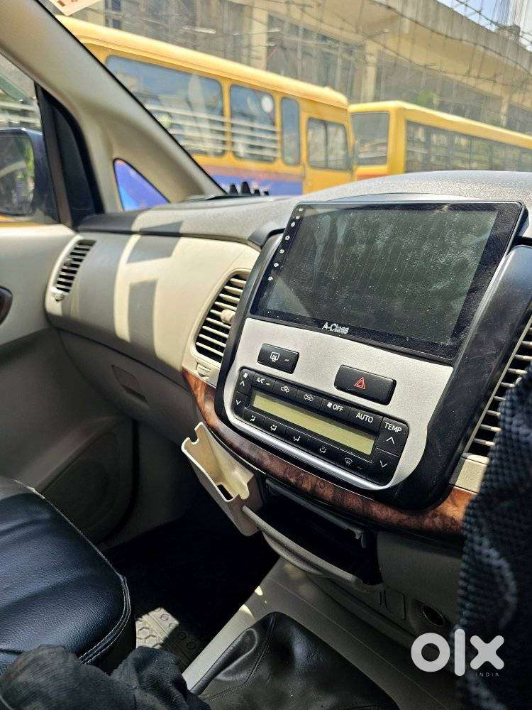 Toyota Innova 2004-2011 2.5 V Diesel 8-seater, 2014, Diesel