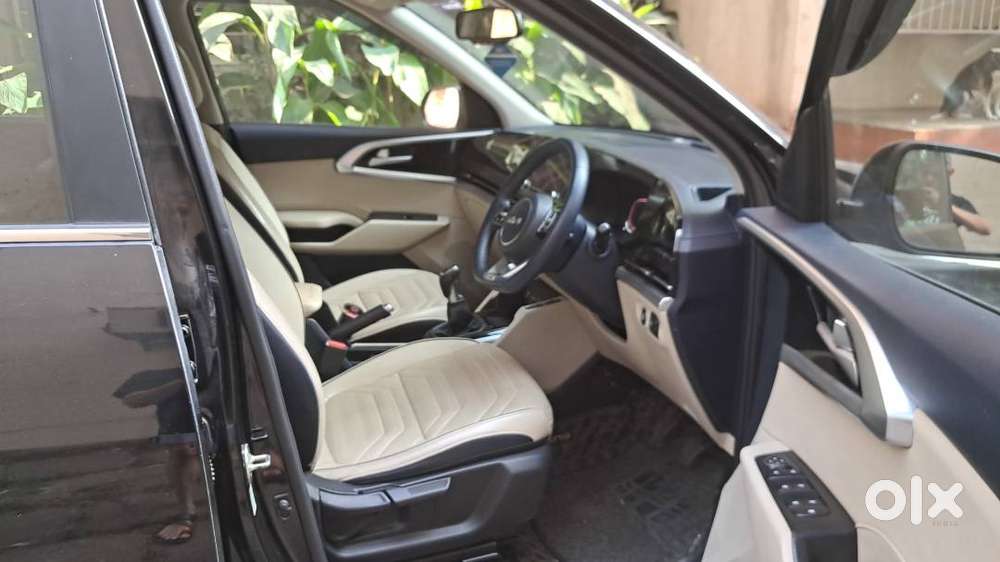 Kia Carens Luxury Fully Loaded Petrol Well Maintained