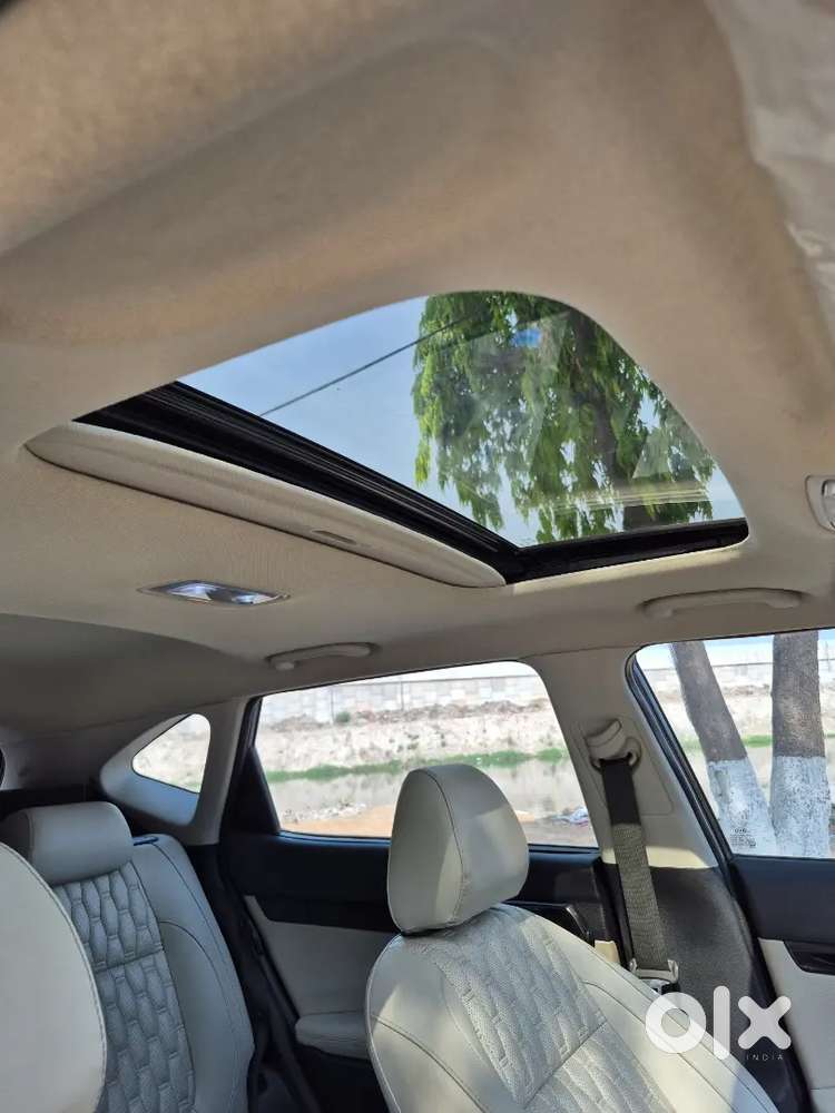Kia Seltos Petrol Automatic With Sunroof