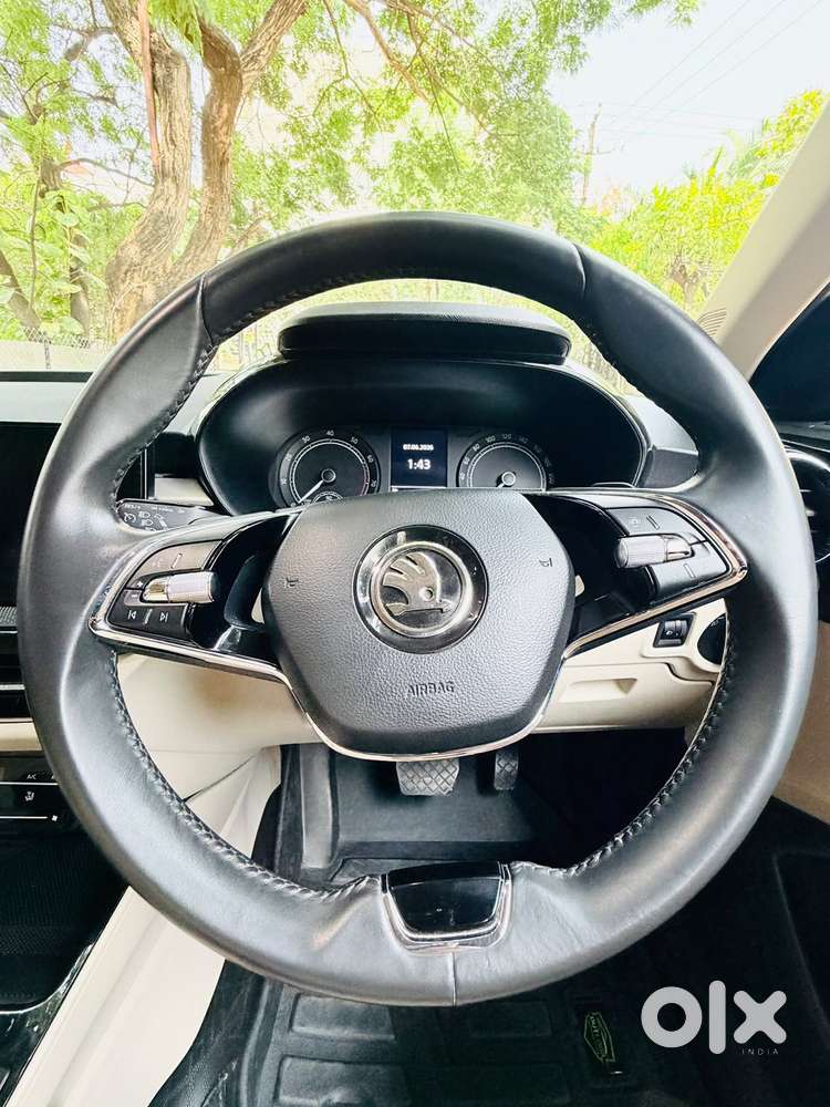 Skoda Slavia Ambition 1.0l Tsi At, 2023, Petrol