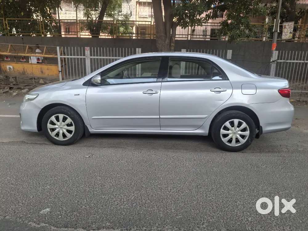 Corolla Altis J
2012,(model,march)
2nd Owner 
Petrol
Km=98,000