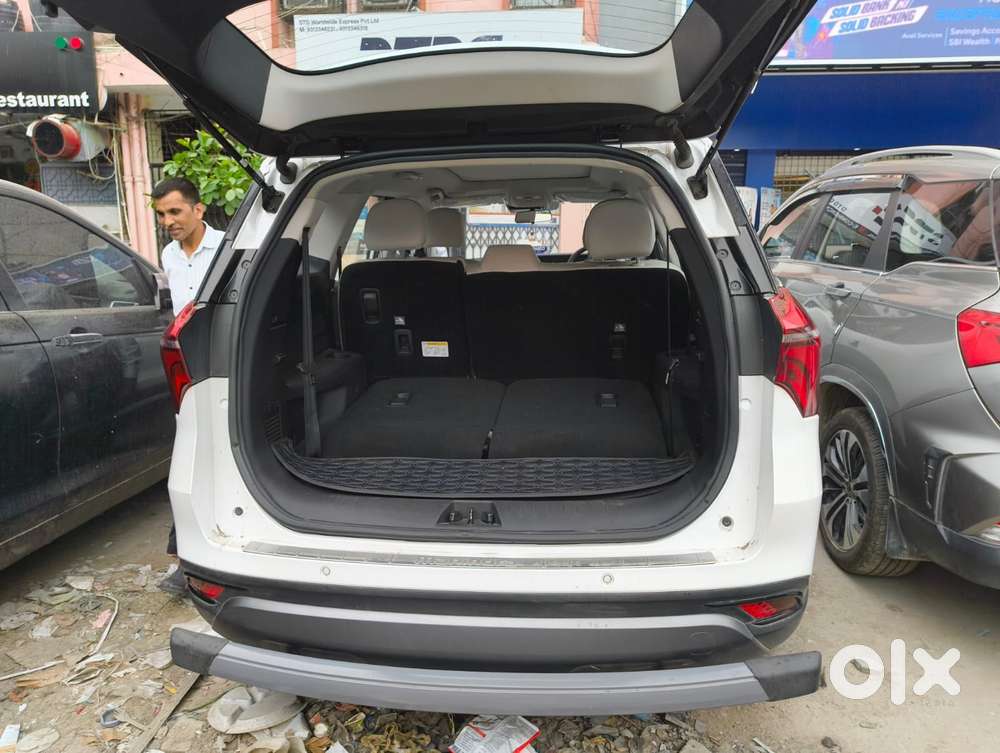 Mahindra Xuv700 2.0 Ax 7 Petrol At Luxury Pack Str, 2025, Petrol