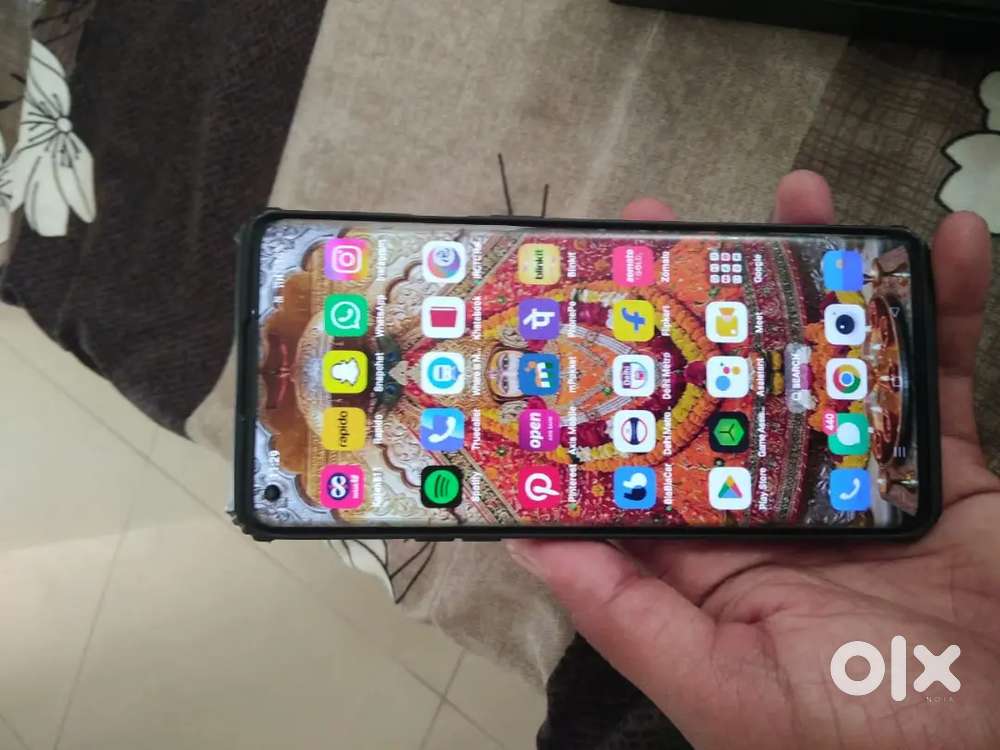 One plus 8pro 12 256gb new condition koei bi problem nhii hai