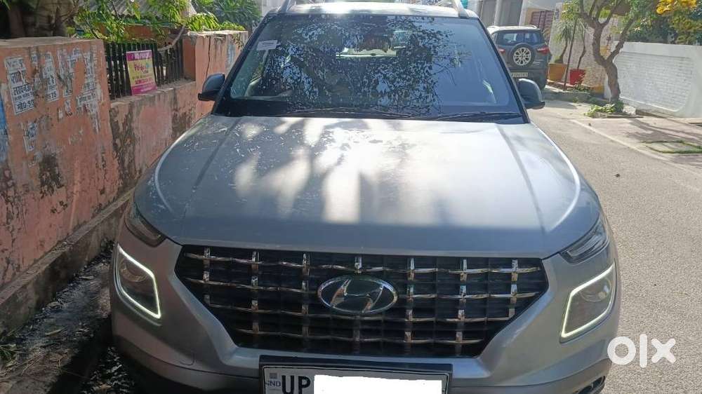 Hyundai Venue 2020 Petrol Top Model 24134 Km Driven