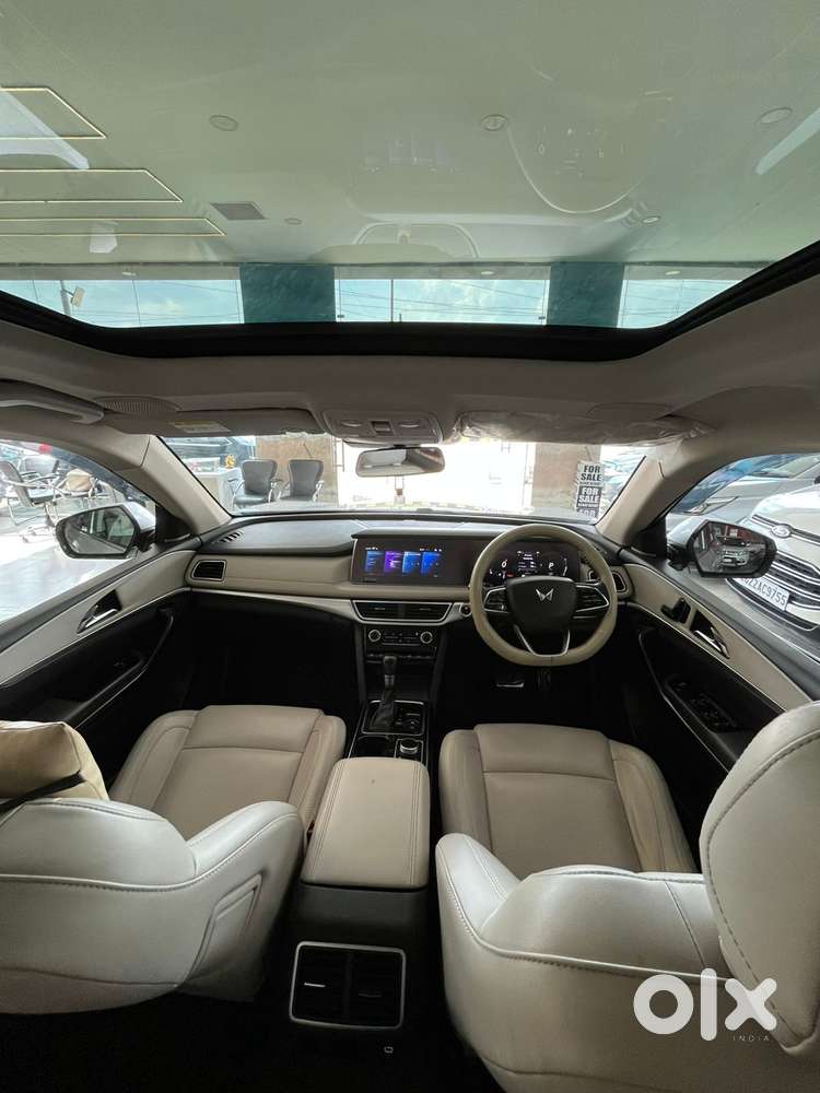 Mahindra Xuv700 Ax7l 6 Str At, 2021, Diesel