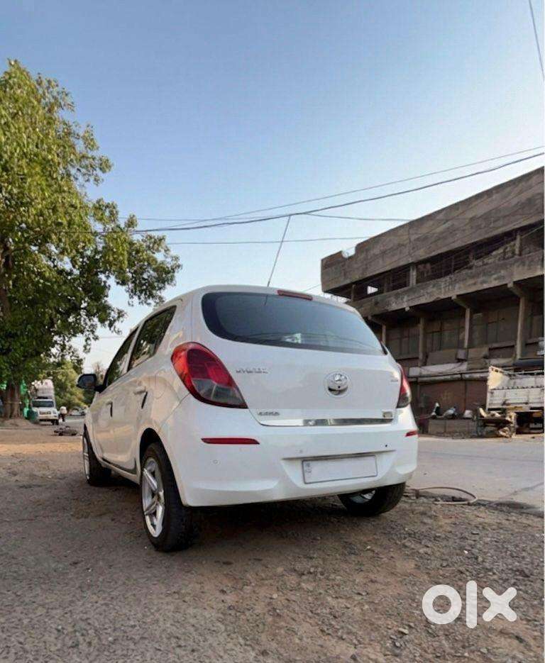 Hyundai I20 2014 Diesel Sportz White Colour