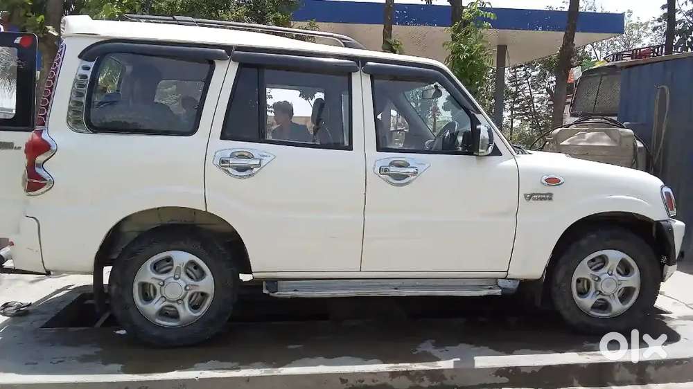 Mujche Gari Bechna Hai
