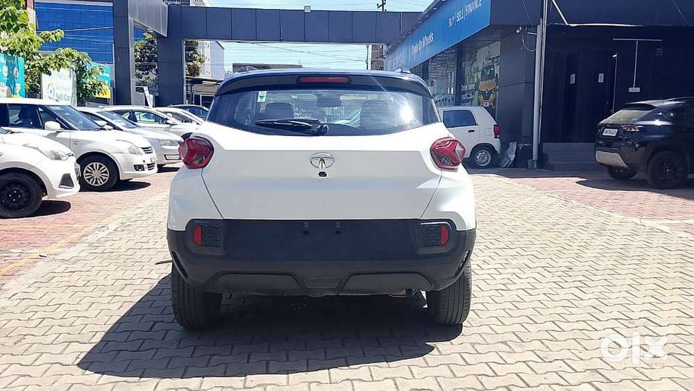 Tata Punch 1.2 Revotron Creative Amt Dual Tone, 2023, Petrol