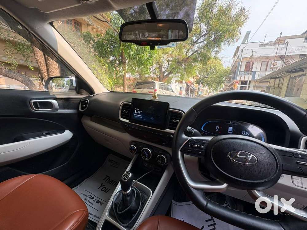 Hyundai Venue 2022 Petrol Well Maintained