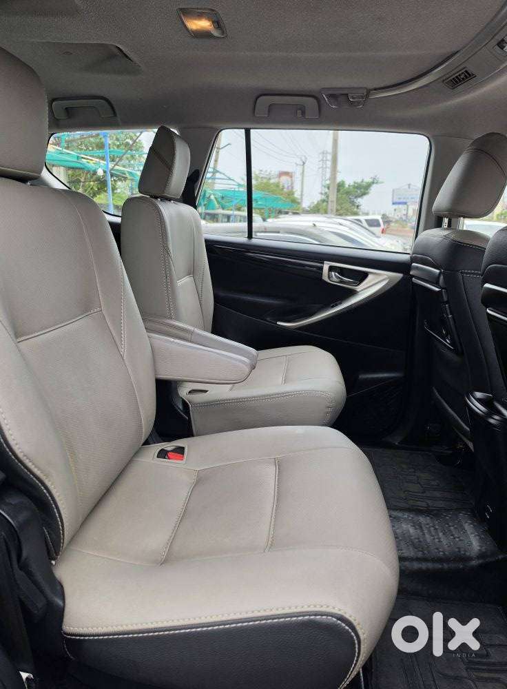Toyota Innova Crysta 2.4 V 8 Str, 2017, Diesel