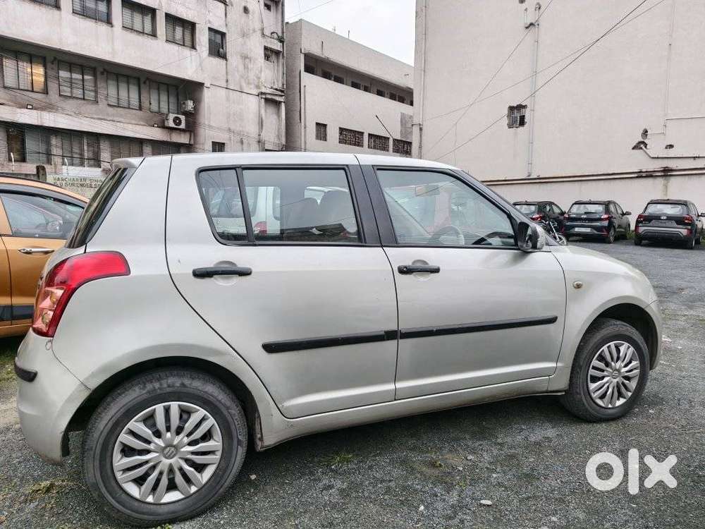 Maruti Suzuki Swift Lxi Bsiv, 2010, Petrol
