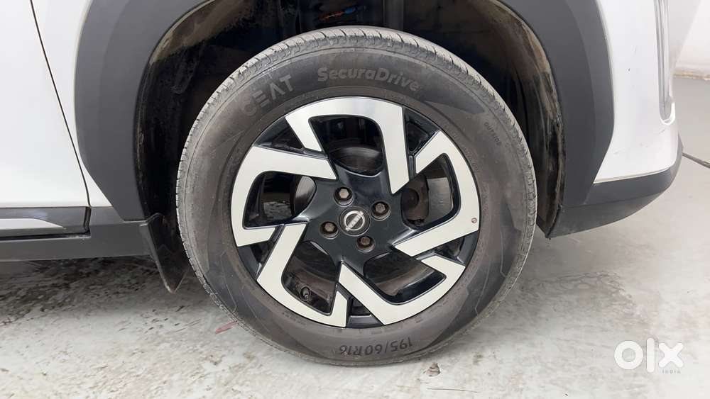 Nissan Magnite 1.0 Xv Premium Turbo Cvt, 2022, Petrol