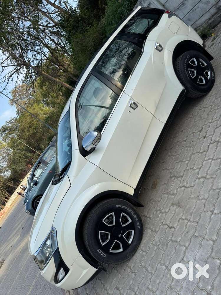 Mahindra Xuv500, 1st Owner, W6, 2017, Diesel Well Maintained