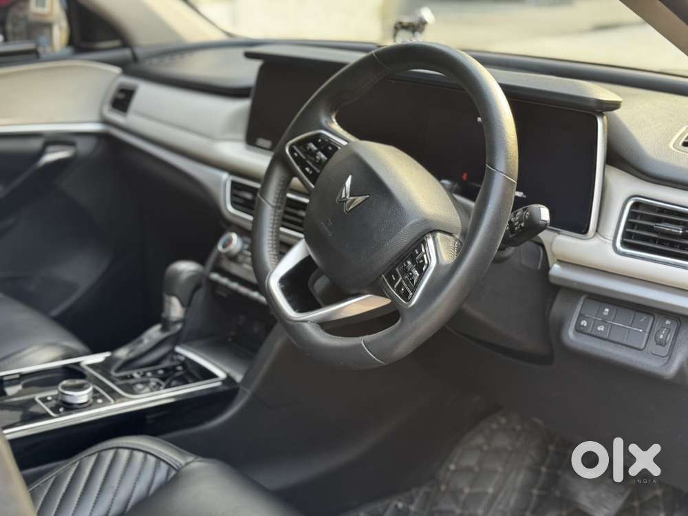 Mahindra Xuv700 Ax7l 6 Str At, 2023, Diesel
