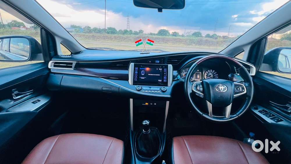 Toyota Innova Crysta 2.4 V 2018
