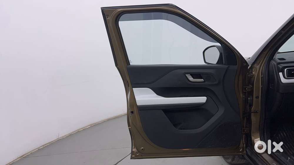 Tata Punch 1.2 Revotron Creative Amt Dual Tone, 2023, Petrol