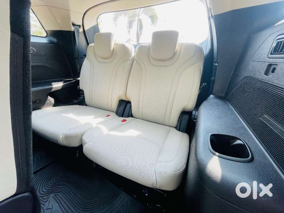 Mahindra Xuv700 2.2 Ax 7 Diesel At Luxury Pack Str Awd, 2023, Diesel