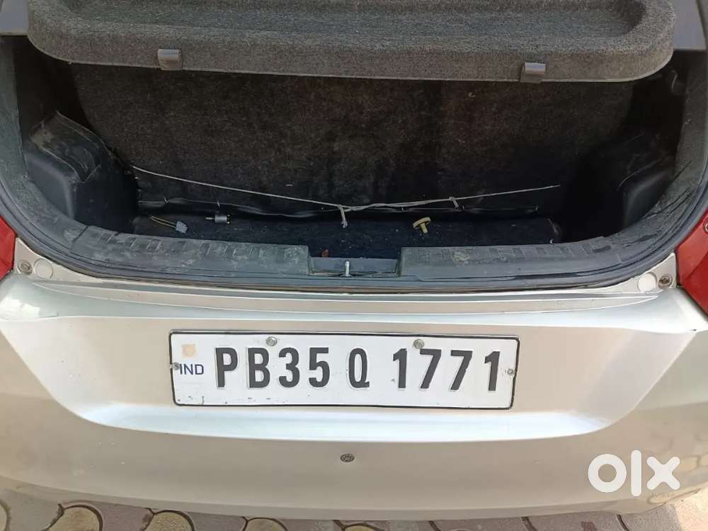 Maruti Suzuki Swift 2012 Diesel 71214 Km Driven