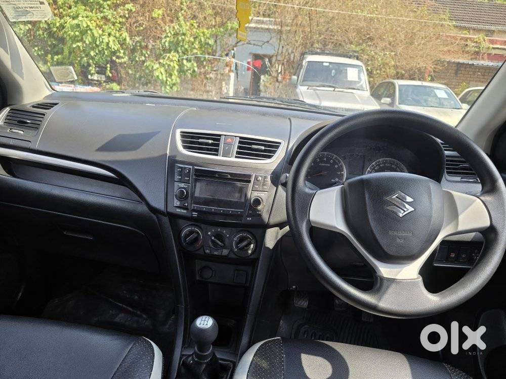 Maruti Suzuki Swift Vxi + Manual, 2017, Petrol
