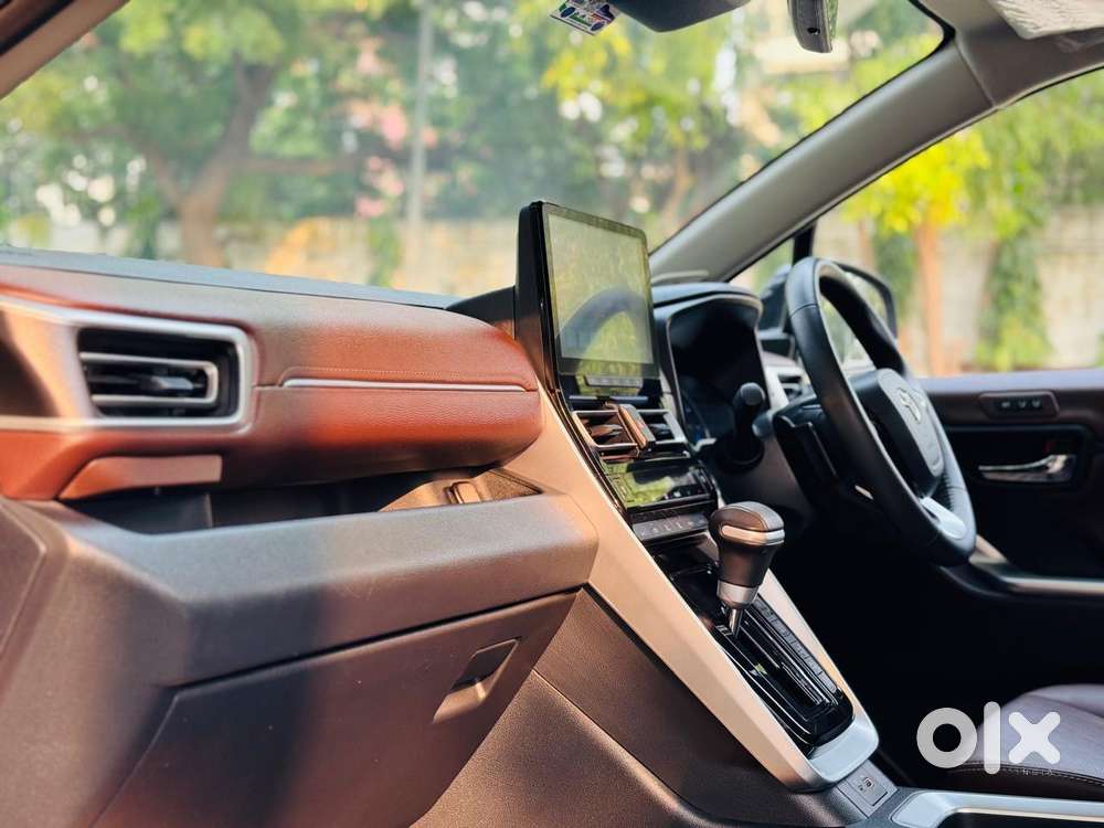 Toyota Innova Hycross 2.0 Zx (o) Hybrid 7 Str, 2025, Petrol